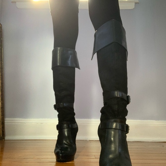 Black Oscar De La Renta Heeled Boots. Very comfortable barely worn. Size 38.5 - Picture 4 of 11